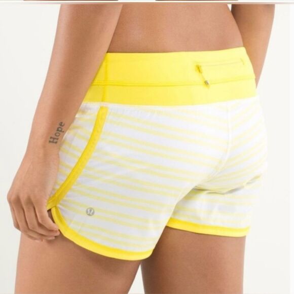 Lululemon Groovy Run Short Twin Stripe Sizzle Yellow White Lined Stretch Size 8 - Picture 2 of 6
